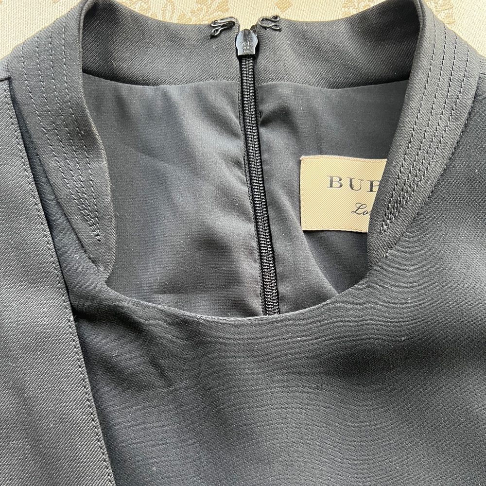 💎 🎉HOST PICK🎉 Burberry Classy, Subtle yet Sexy and Professional Black Dress - Picture 15 of 16